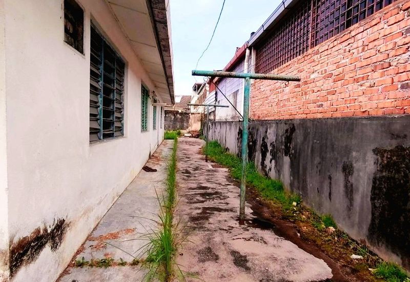 Canning Garden Single Storey Bungalow With Huge Land For Sale 