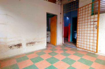 Canning Garden Single Storey Bungalow With Huge Land For Sale 