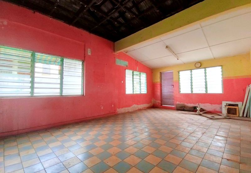 Canning Garden Single Storey Bungalow With Huge Land For Sale 