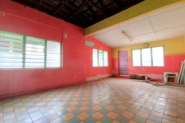 Canning Garden Single Storey Bungalow With Huge Land For Sale 