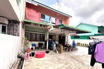 First Garden Double Storey Terrace House Corner Unit For Sale 