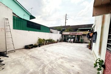 First Garden Double Storey Terrace House Corner Unit For Sale 