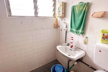 First Garden Double Storey Terrace House Corner Unit For Sale 