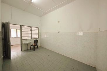 Ipoh Town Nearby Kinta Riverfront Single Storey Semi-D With Extra Land For Sale 