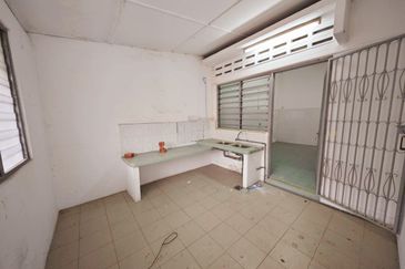 Ipoh Town Nearby Kinta Riverfront Single Storey Semi-D With Extra Land For Sale 