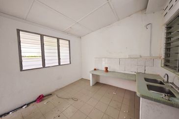 Ipoh Town Nearby Kinta Riverfront Single Storey Semi-D With Extra Land For Sale 