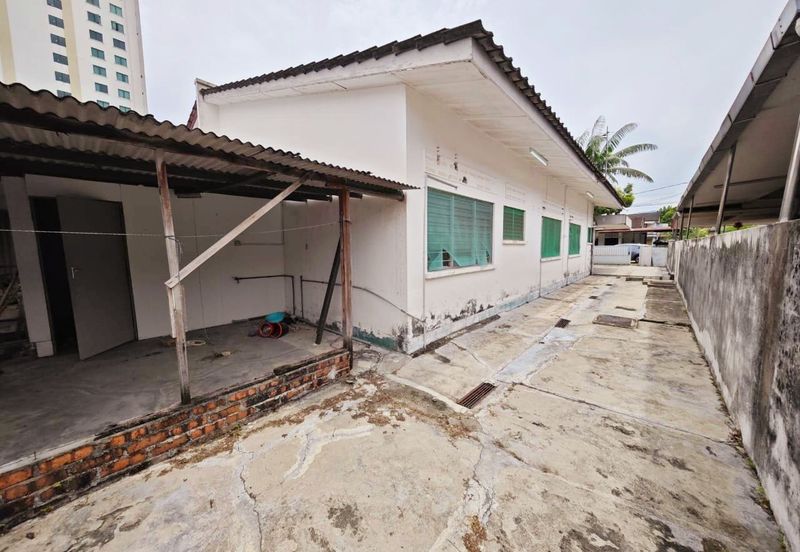 Ipoh Town Nearby Kinta Riverfront Single Storey Semi-D With Extra Land For Sale 