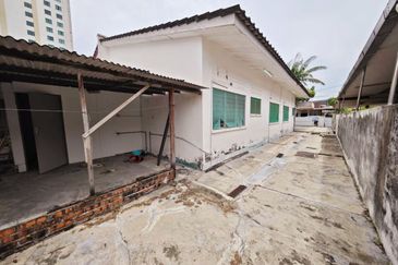 Ipoh Town Nearby Kinta Riverfront Single Storey Semi-D With Extra Land For Sale 