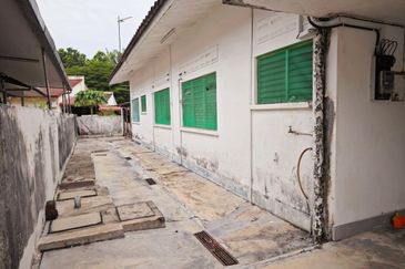 Ipoh Town Nearby Kinta Riverfront Single Storey Semi-D With Extra Land For Sale 