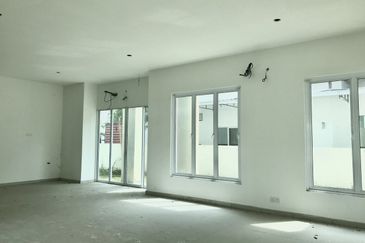 Parklane Residence Sri Klebang Double Storey Bungalow With Huge Land For Sale 