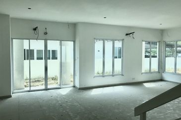 Parklane Residence Sri Klebang Double Storey Bungalow With Huge Land For Sale 