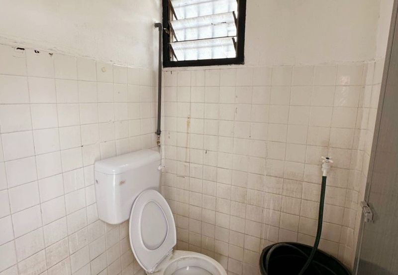 Bercham Double Storey Terrace House Corner Unit For Sale 