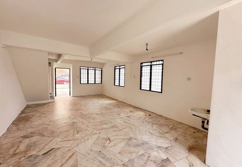 Bercham Double Storey Terrace House Corner Unit For Sale 