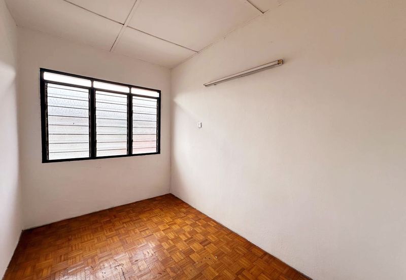 Bercham Double Storey Terrace House Corner Unit For Sale 