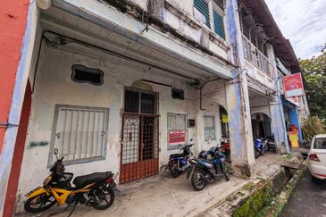 Menglembu Food Junction Super Long Retro Double Storey Shoplot 