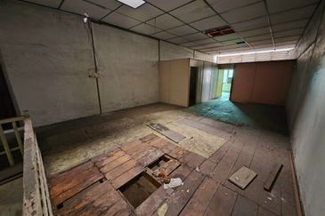 Menglembu Food Junction Super Long Retro Double Storey Shoplot 