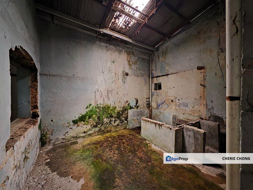 Menglembu Food Junction Super Long Retro Double Storey Shoplot , Perak, Menglembu