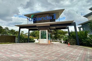 Tambun Ipoh Uplands Luxury 3 Storey Bungalow Corner House With Private Lift & Spacious Modern Design 