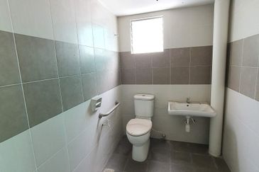 Jalan Lahat Pusat Perniagaan Falim@Tin City Freehold 3 Storey Shoplot Endlot Unit Near Ipoh Town & Easy Access Toll