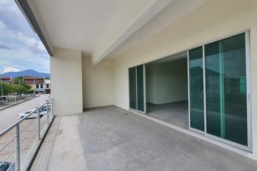 Jalan Lahat Pusat Perniagaan Falim@Tin City Freehold 3 Storey Shoplot Endlot Unit Near Ipoh Town & Easy Access Toll