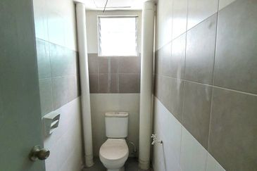 Jalan Lahat Pusat Perniagaan Falim@Tin City Freehold 3 Storey Shoplot Endlot Unit Near Ipoh Town & Easy Access Toll