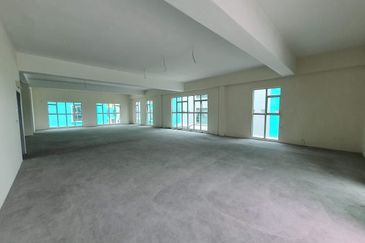 Jalan Lahat Pusat Perniagaan Falim@Tin City Freehold 3 Storey Shoplot Endlot Unit Near Ipoh Town & Easy Access Toll