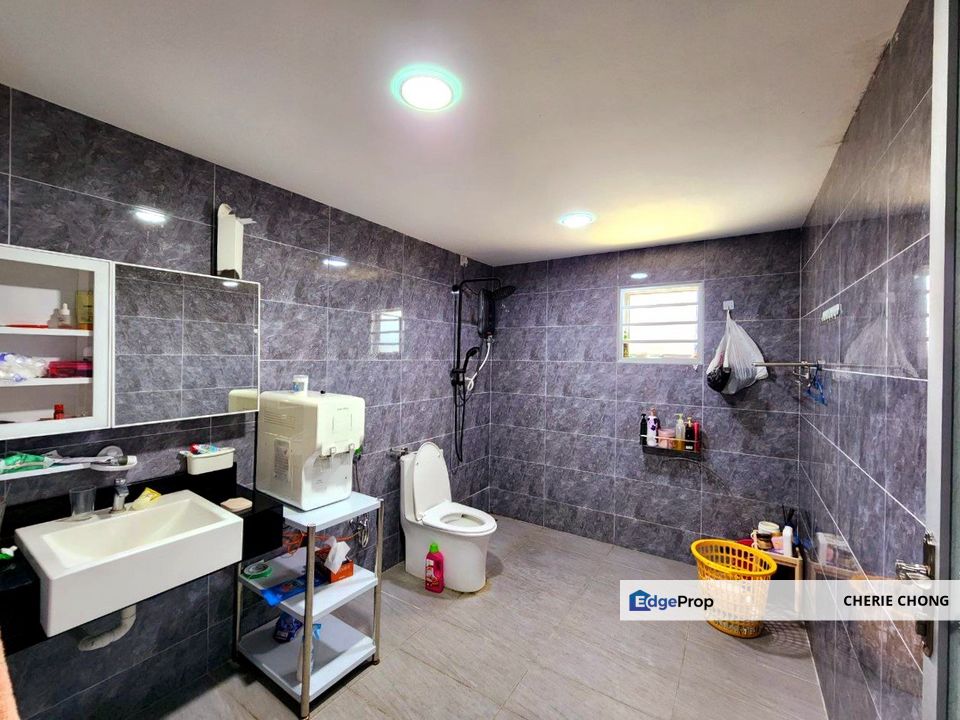 Menglembu Good Condition Double Storey Terrace House , Perak, Kinta