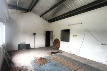 Kawasan Perindustrian Bercham 1.5 Storey Terrace Factory With Ample Parking Spaces 