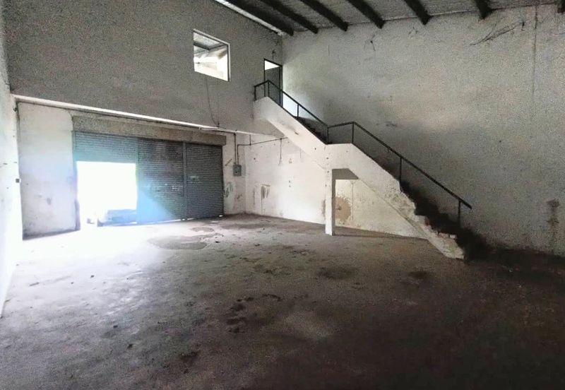 Kawasan Perindustrian Bercham 1.5 Storey Terrace Factory With Ample Parking Spaces 