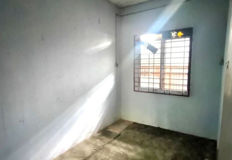 Kawasan Perindustrian Bercham 1.5 Storey Terrace Factory With Ample Parking Spaces 