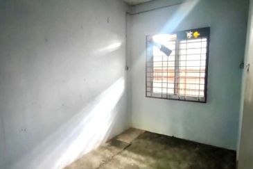 Kawasan Perindustrian Bercham 1.5 Storey Terrace Factory With Ample Parking Spaces 