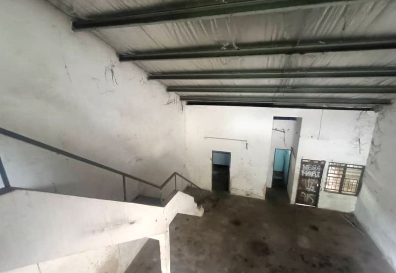 Kawasan Perindustrian Bercham 1.5 Storey Terrace Factory With Ample Parking Spaces 