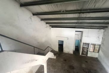 Kawasan Perindustrian Bercham 1.5 Storey Terrace Factory With Ample Parking Spaces 