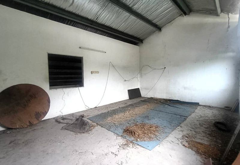 Kawasan Perindustrian Bercham 1.5 Storey Terrace Factory With Ample Parking Spaces 