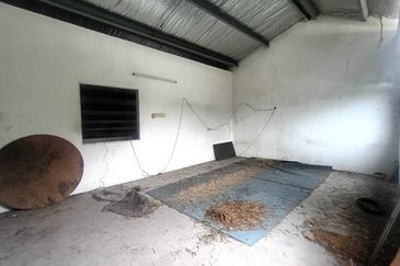 Kawasan Perindustrian Bercham 1.5 Storey Terrace Factory With Ample Parking Spaces 