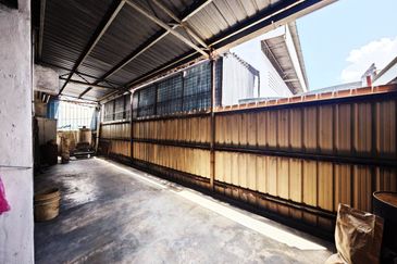 Kawasan Perindustrian Menglembu Strategic Fully Covered 1.5 Storey Semi-D Factory 