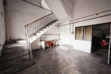 Kawasan Perindustrian Menglembu Strategic Fully Covered 1.5 Storey Semi-D Factory 