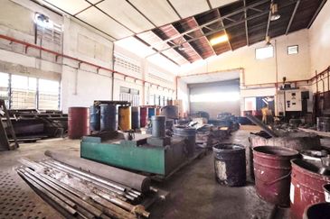 Kawasan Perindustrian Menglembu Strategic Fully Covered 1.5 Storey Semi-D Factory 