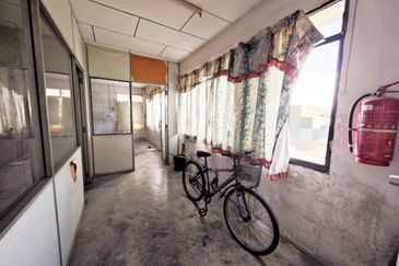 Kawasan Perindustrian Menglembu Strategic Fully Covered 1.5 Storey Semi-D Factory 