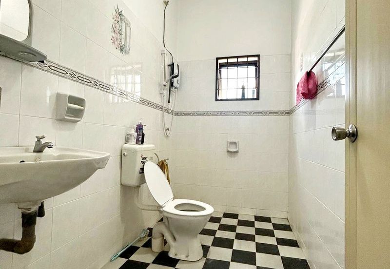 Bercham Utara Good Condition Double Storey Terrace House With Renovation 