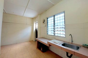 Gunung Rapat Taman Cemerlang Emas Nice 2 Storey Terrace House 