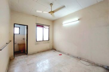 Gunung Rapat Taman Cemerlang Emas Nice 2 Storey Terrace House 