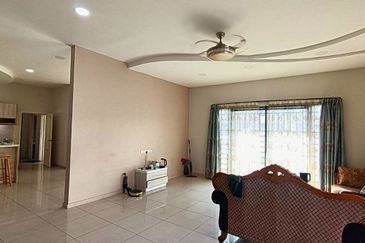 Bandar Seri Botani Seri Tasik Elegant 2 Storey Bungalow House Gated & Guarded 