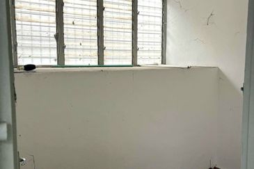 Medan Istana Bandar Ipoh Raya 3 Storey Shoplot Ground Floor Facing Main Road 