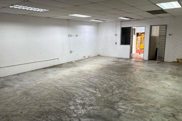 Medan Istana Bandar Ipoh Raya 3 Storey Shoplot Ground Floor Facing Main Road 