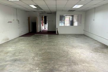 Medan Istana Bandar Ipoh Raya 3 Storey Shoplot Ground Floor Facing Main Road 