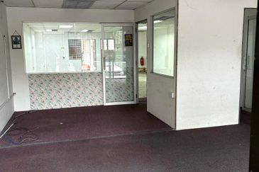 Medan Istana Bandar Ipoh Raya 3 Storey Shoplot Ground Floor Facing Main Road 