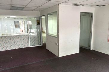 Medan Istana Bandar Ipoh Raya 3 Storey Shoplot Ground Floor Facing Main Road 