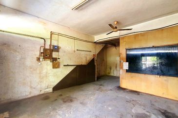 Taman Bersatu Simpang Pulai Double Storey Shoplot Facing Main Road 