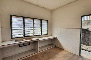 Taman Bersatu Simpang Pulai Double Storey Shoplot Facing Main Road 